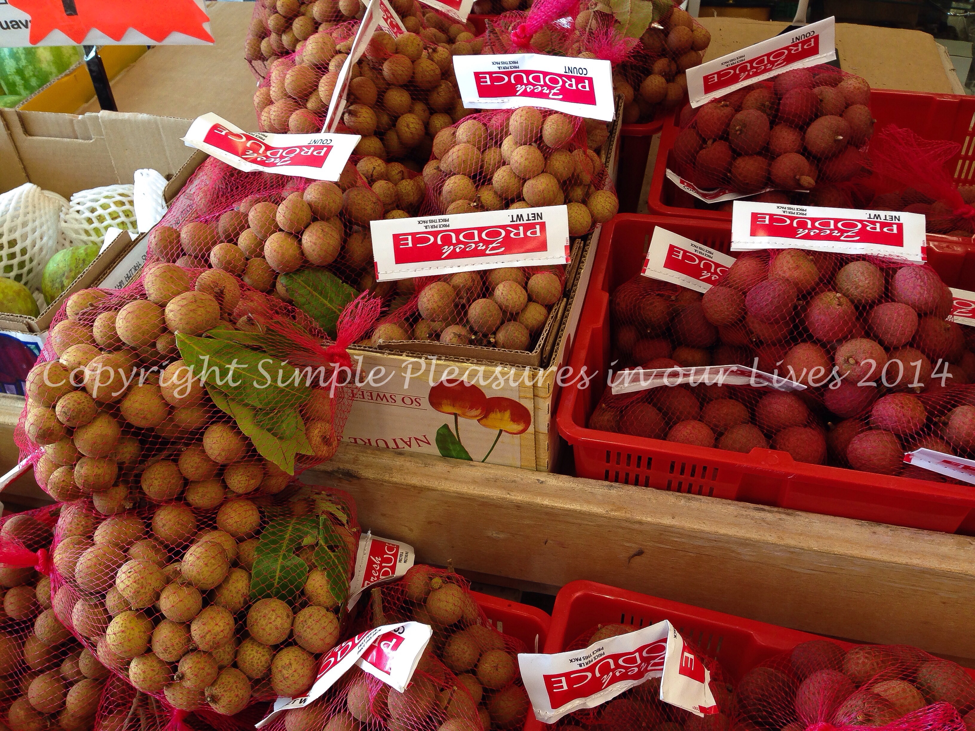 Fresh longans and lychees